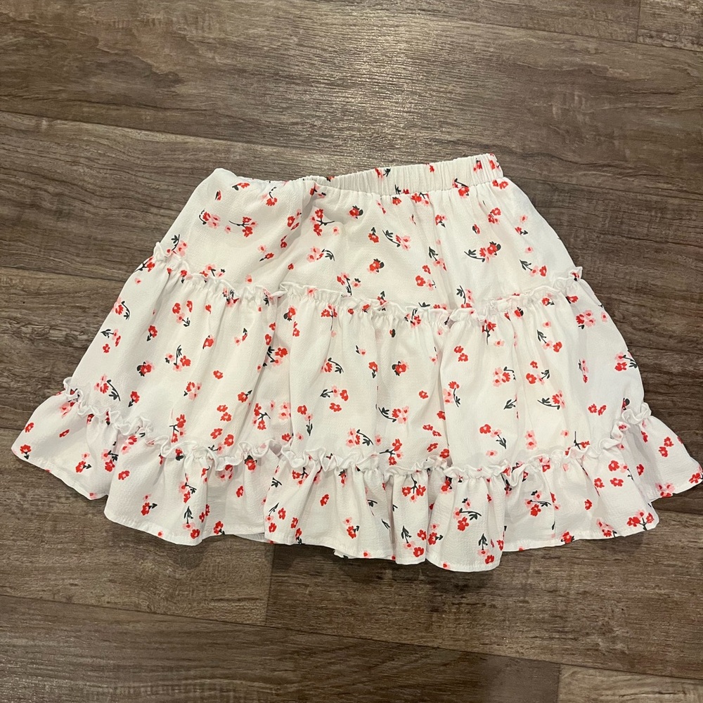 Princess Polly women’s white and red floral skirt, size 4